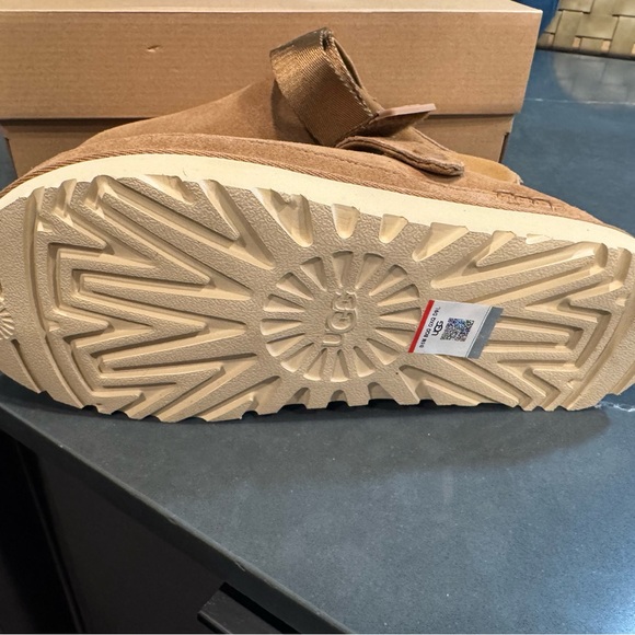 UGG Goldenstar Brown Clogs - Picture 4 of 6